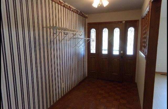 5115 N Locust Street Gallery 2
