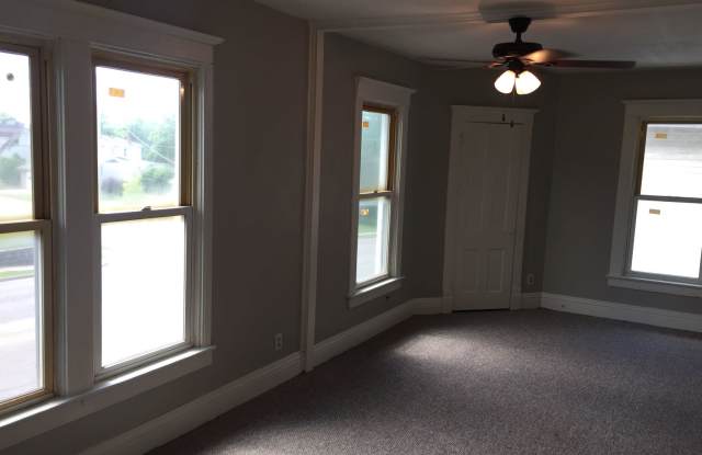 806 S. Galena Ave. - 2 photos photos