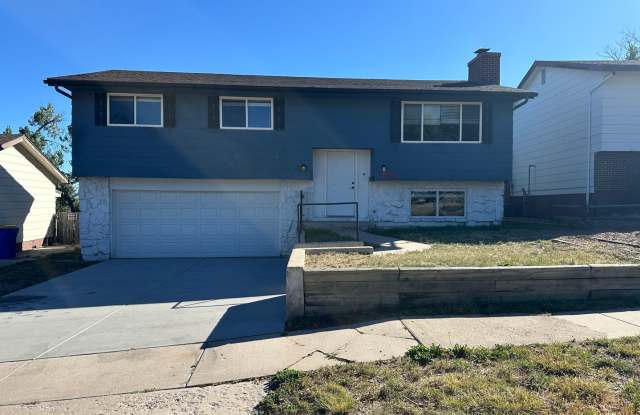 GREAT SINGLE FAMILY HOME CLOSE TO RESTAURANTS, SHOPPING AND FORT CARSON!!!!!! photos photos
