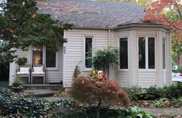 889 CHESTNUT Street photos photos