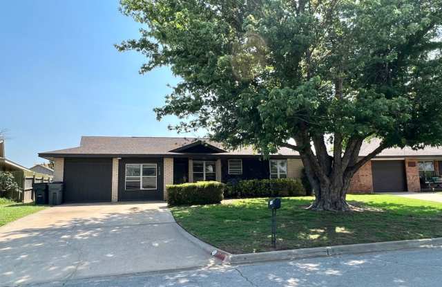 4722 SE Mieling Dr- AVAILABLE NOW!! - 4722 Southeast Mieling Drive, Lawton, OK 73501