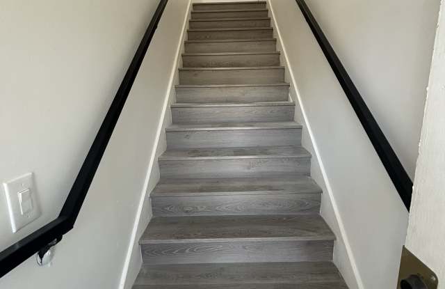 1956 1/2 Park Grove Ave photos photos