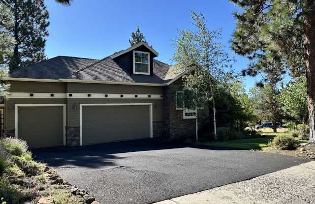 Large home on Awbrey Butte photos photos