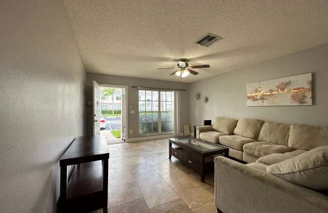 Beautiful Townhome in a gated community with assigned parking spots and a community pool Gallery 4