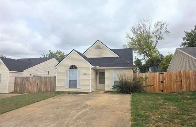 1005 S 24th Place Gallery 1
