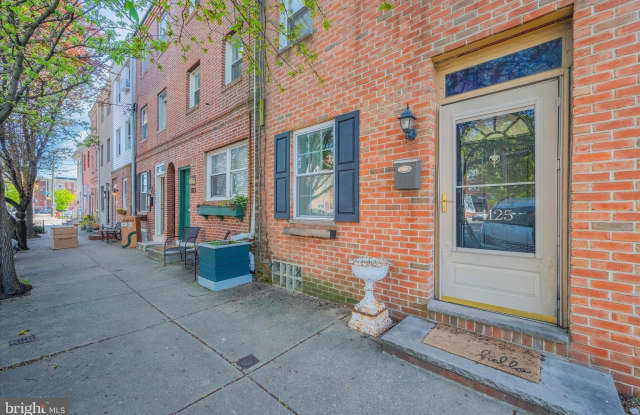 1125 E MOYAMENSING Avenue photos photos