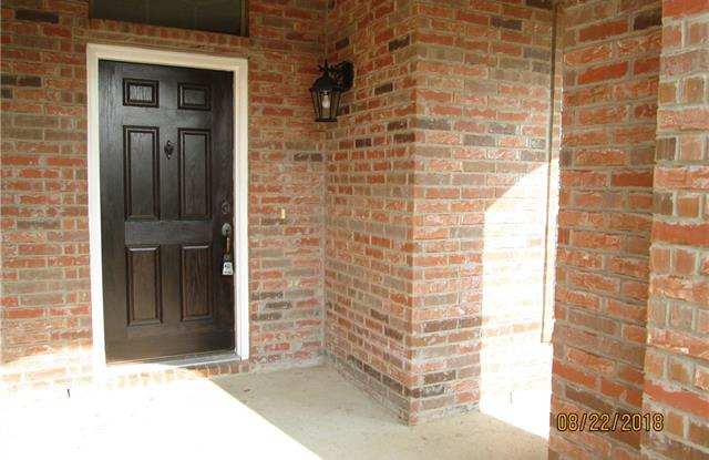 304 Springtree Street Gallery 3