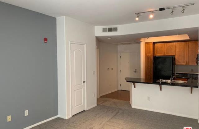 4060 Glencoe Ave - 4060 Glencoe Avenue, Los Angeles, CA 90292