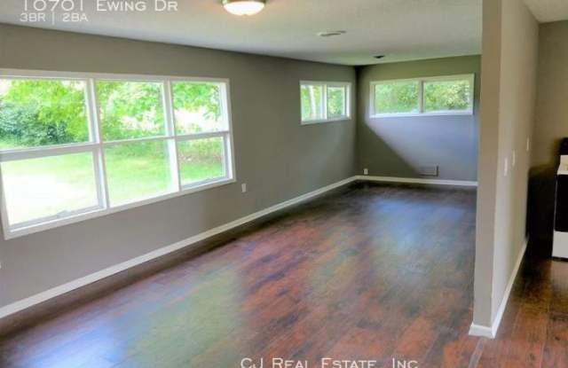 10701 Ewing Dr Gallery 2
