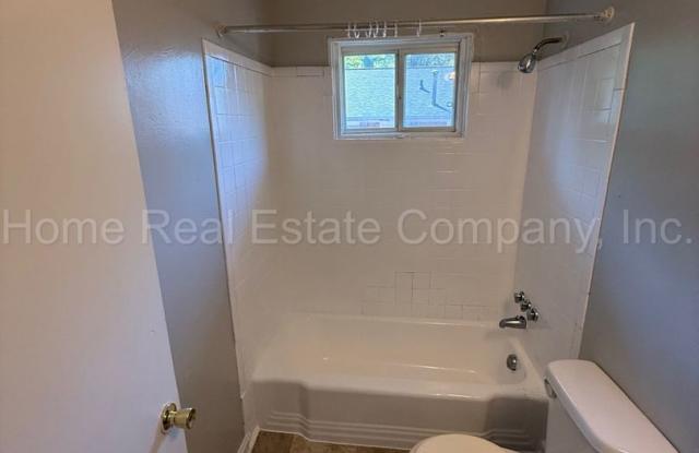 1435 Clark Avenue Apt C Gallery 4