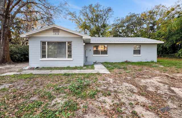 3 BR/2BA | Newly Renovated Single Family Home | Large Covered Back Patio| In Valrico! photos photos