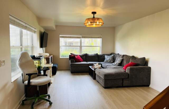 2833 SW Lakemont Place Gallery 3