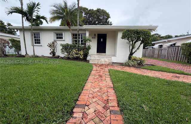 6746 SW 32nd Ter Gallery 1