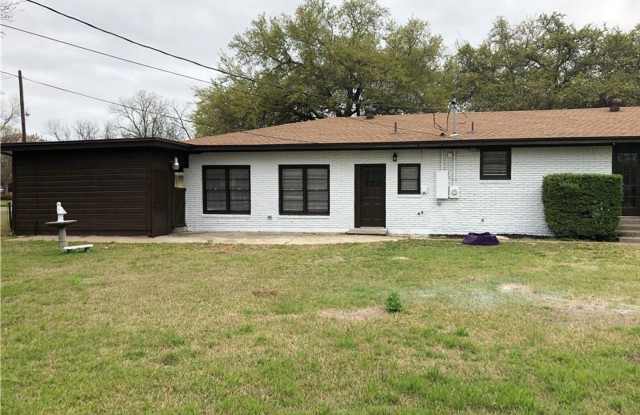 1211 Loma Alta Pl - 1211 Loma Alta Drive, Cleburne, TX 76033