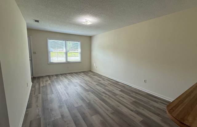 2 bedroom, 1 bath duplex. Gallery 4