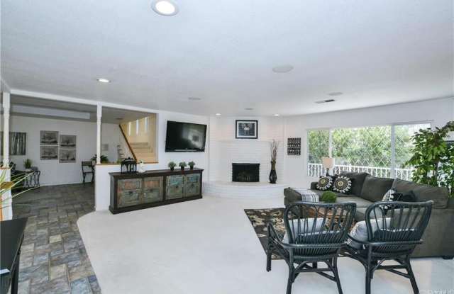 142 Crescent Glen Drive Gallery 4