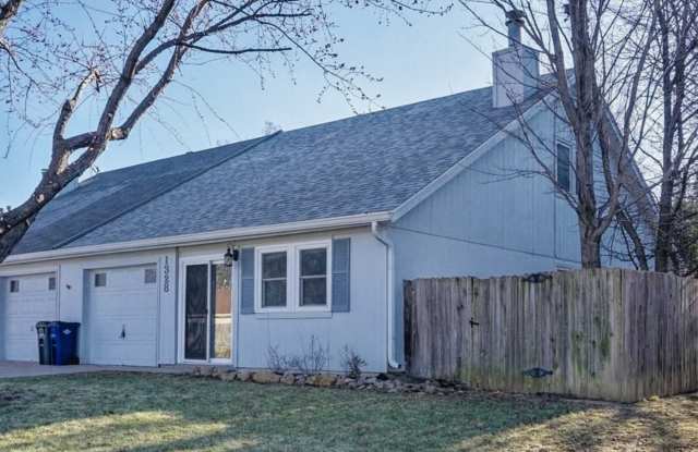 1328 N Harvey Drive Gallery 4