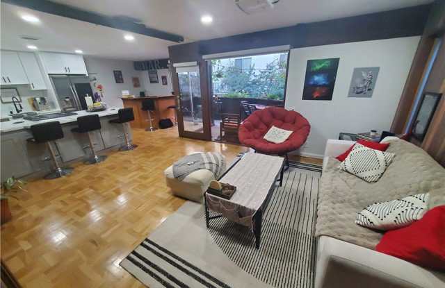 11616 Chenault Street Gallery 4