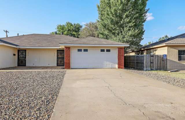 Refreshed 2 Bedroom 2 Bathroom Duplex in Ridgecrest! Gallery 1