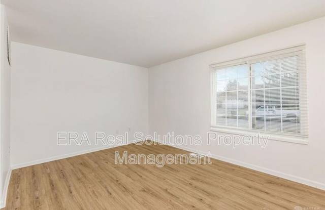 1241-1255 Devon Ave Gallery 3