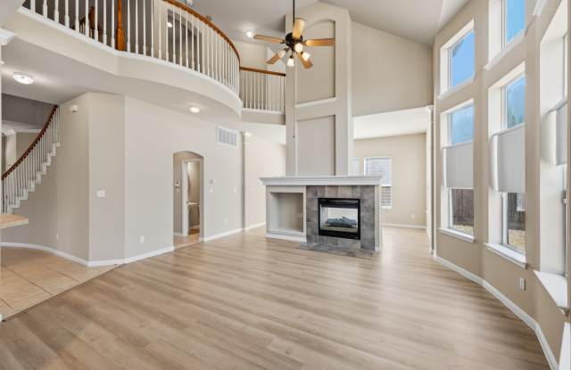 Spacious 3 bedroom 2.5 Bathroom Two-Story Home Gallery 3