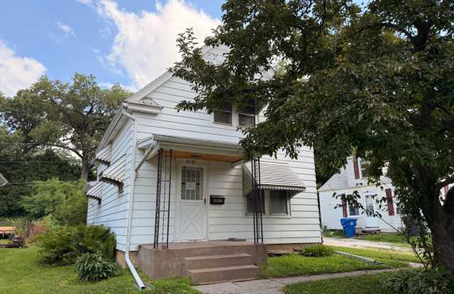 Affordable Moline Apartment in a Prime Quad Cities Location! photos photos