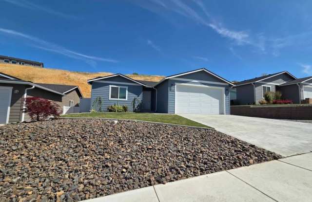 Gorgeous 3 bedroom 2 bath HOUSE in coveted East Wenatchee! photos photos