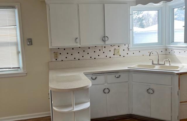 Amazing 3 Bedrooms with Rec Room Single Family in an Excellent Neighborhood! photos photos