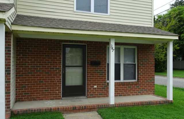 3 Bedroom, 1.5 Bath Duplex in Hampton for rent photos photos
