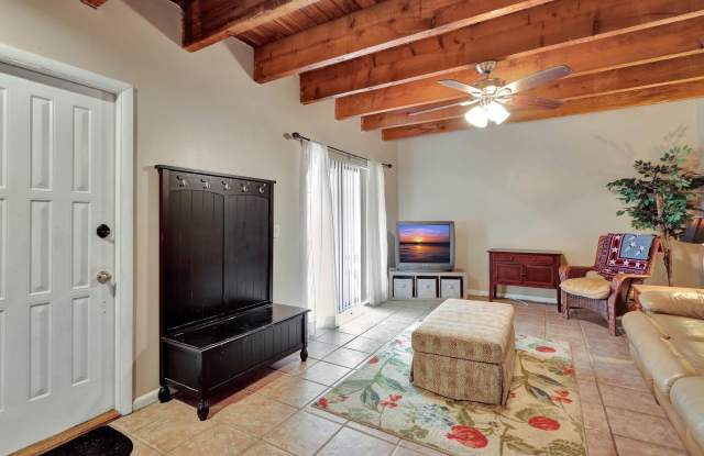 1558 Shaker Circle Gallery 3