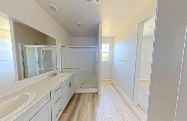 $500 OFF FIRST MONTHS RENT! Beautiful Townhome located at 40186 Birchfield Dr. #170, Temecula, CA | Prime Location & Move-in Ready! Gallery 4