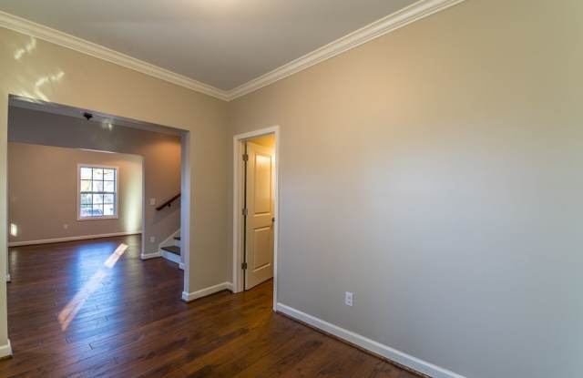 LARGE 4 BED/2.5 BATH HOME W/ BONUS ROOM Gallery 3