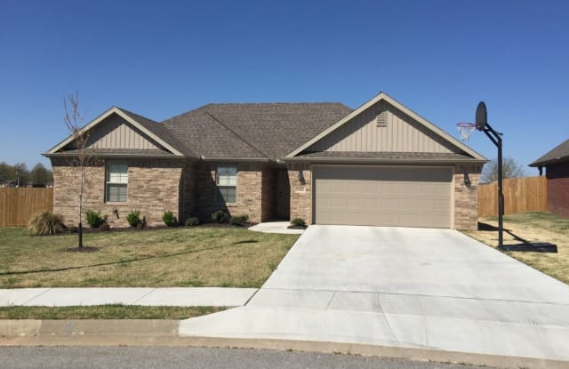 1020 Tarah Knolls Circle - 1020 Tarah Knolls Circle, Centerton, AR 72719