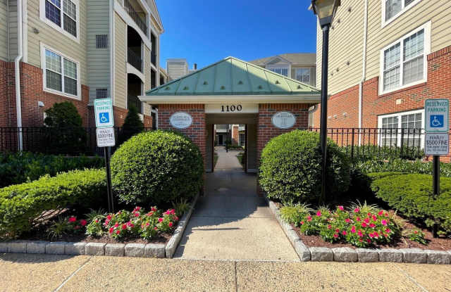 1100 QUAKER HILL Drive unit: 421 photos photos