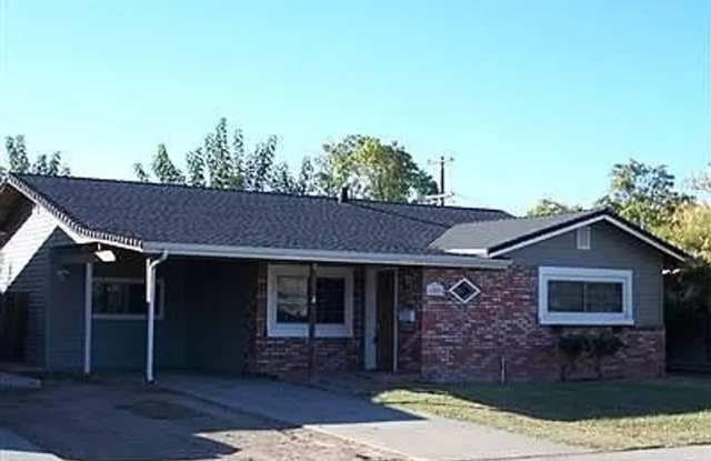 Beautifully Renovated Home with Updated Kitchen and bath, paint, and flooring! FREE SOLAR TOO!!!! photos photos