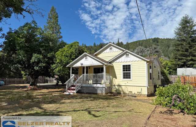 Cozy 2 bedroom home at the base of the west Ukiah foothills! photos photos