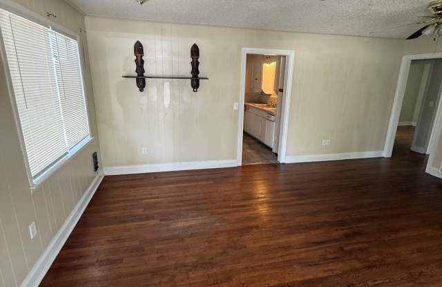 807 Evetts Gallery 2