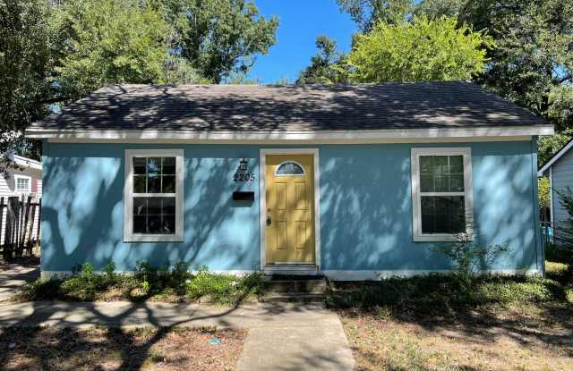 3B/1B Home Available photos photos