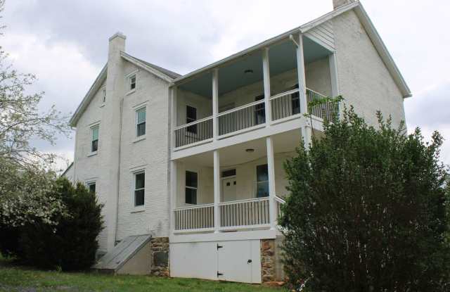 Single Family Farm House photos photos