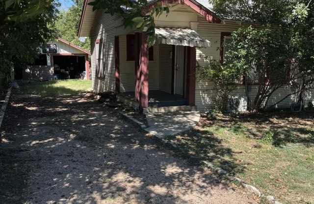 818 N Wheless Ave - 818 Wheless Avenue, Kerrville, TX 78028 818 N Wheless Ave - 818 Wheless Avenue, Kerrville, TX 78028