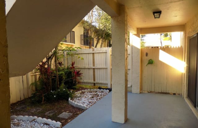 7613 Nacido Ct - 7613 Nacido Court, Town 'n' Country, FL 33615