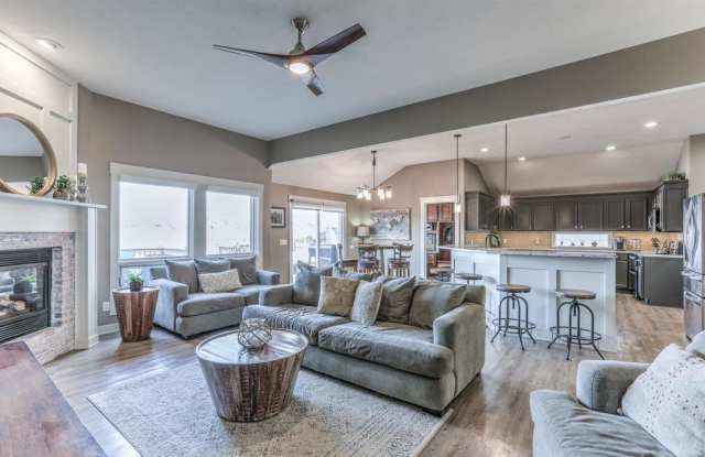 5 Bedrooms with an in ground pool! Gallery 3