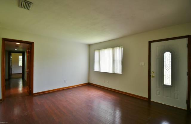 2101 MAPLE LEAF Drive E Gallery 4