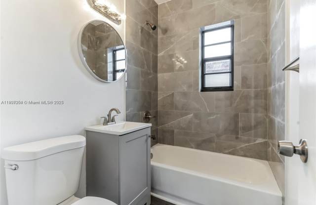 1071 NW 34th St photos photos