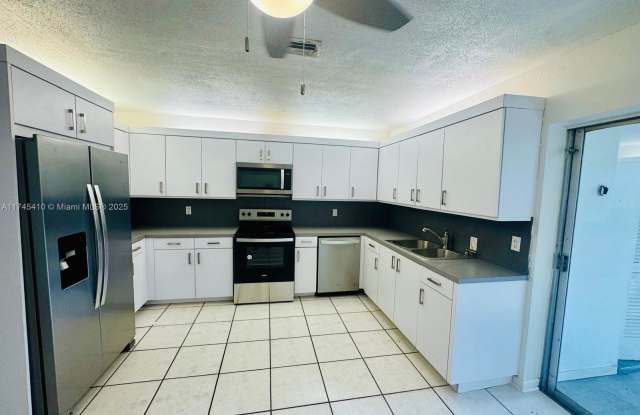 2053 Northeast 25th Avenue photos photos