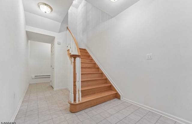204 Edmonton Ct Gallery 4