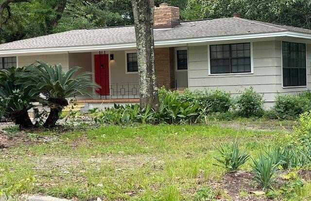 1133 W Cherokee Glen Gallery 1