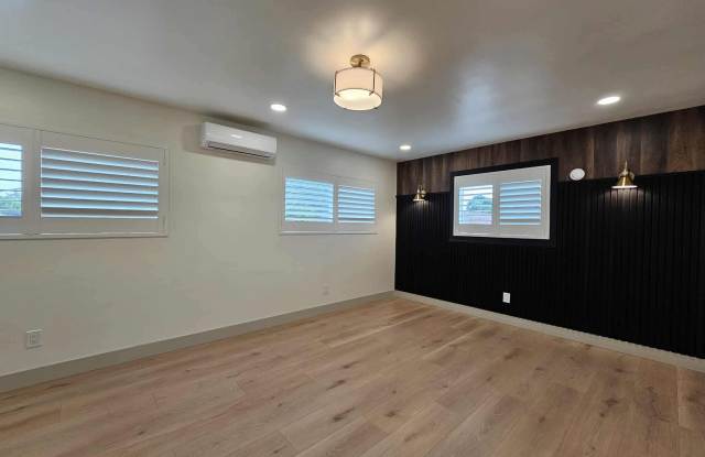 114 South Emerald Place Gallery 1