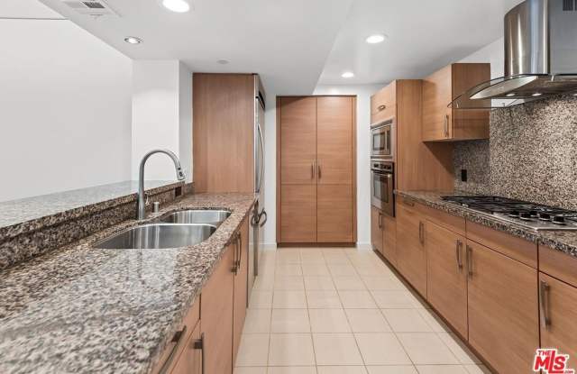 13650 MARINA POINTE Dr Gallery 3