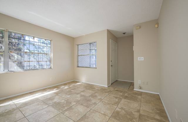 Charming 2 Bed, 2 Bath Home in Daytona Beach Gallery 3